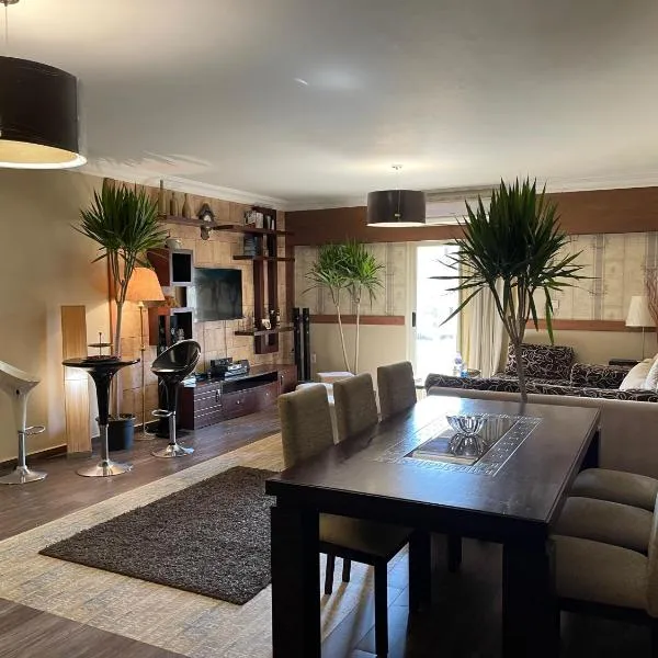 Luxury apartment in private compound in New Cairo, ξενοδοχείο σε Banī Ghālib