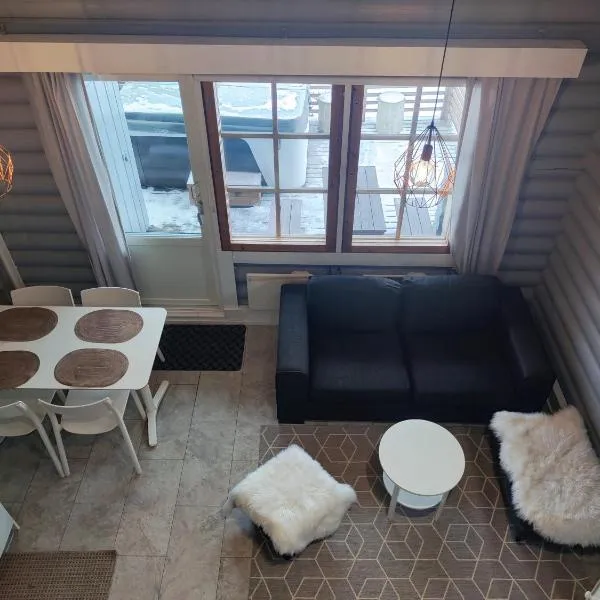 Söpö mökki Himoksella palveluiden vieressä, hotel en Jämsä