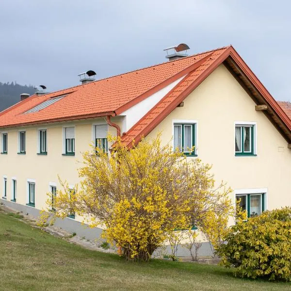 Feriennest Zehetbauer, hotel in Hollenthon