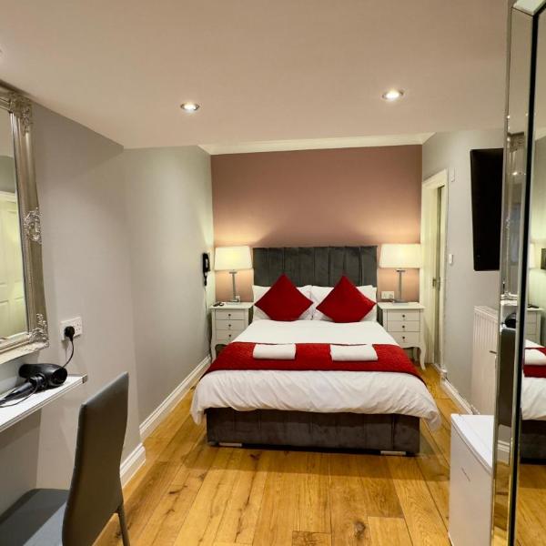 Classic Hyde Park Hotel, London