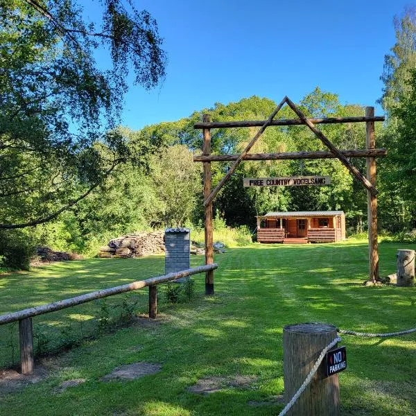 Glamping maringotka Free country Vogelsang, hotel in Kašperské Hory