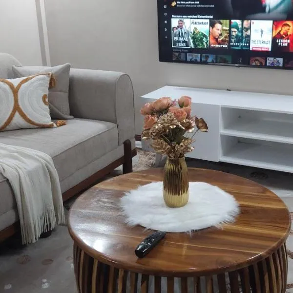 Viesnīca Serene BnB - Apt 06 Makongo after Mlimani City pilsētā Dāresalāma