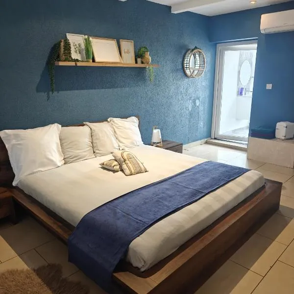 Suite 2 lits Auberge du Manala Hôtel 24 24 proche Basel, hotel in Saint-Louis