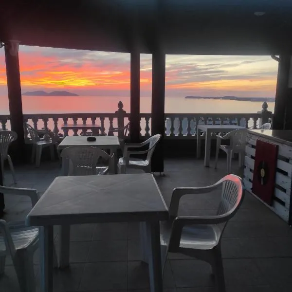 Pinwheel Hostel Vlora & Rooftop Bar, ξενοδοχείο σε Vlorë