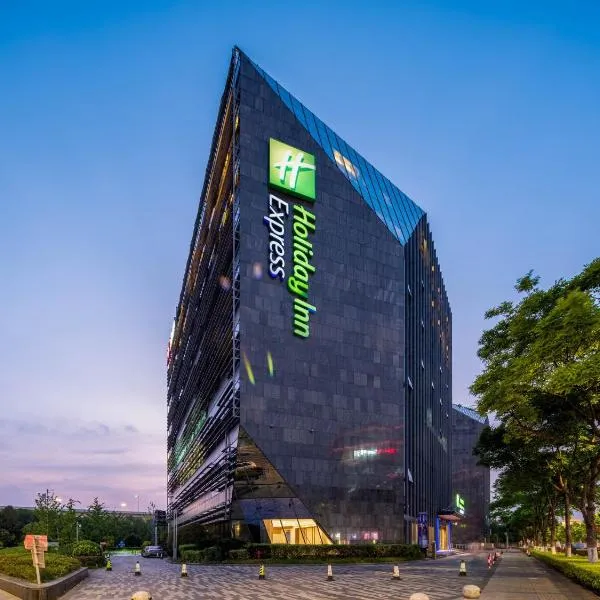 Holiday Inn Express Shanghai Hongqiao CBD by IHG, hôtel à Shanghai