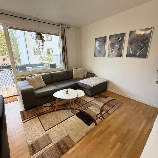 Spacious apartment near the subway, hotel in Stockholm