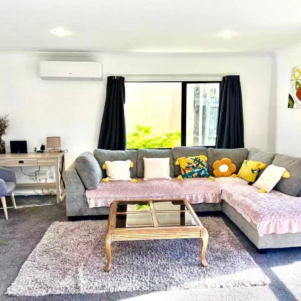 Bright and spacious townhouse CBD fringe CHCH, hotel in Christchurch