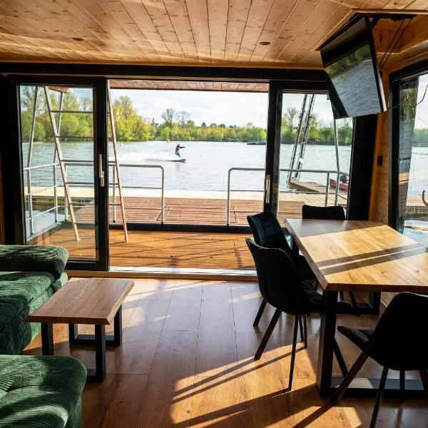 House Boat s výhledem na Wake Port: Brandýs nad Labem-Stará Boleslav şehrinde bir otel