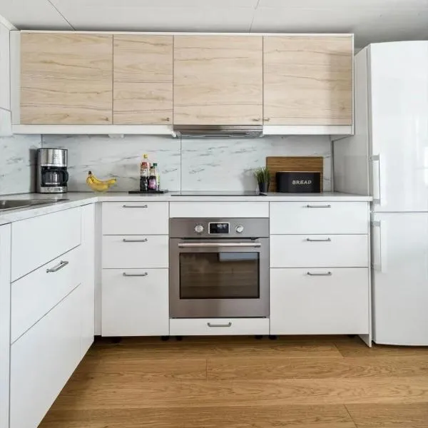 Apartment near city centre, free parking, hotel in Lillehammer