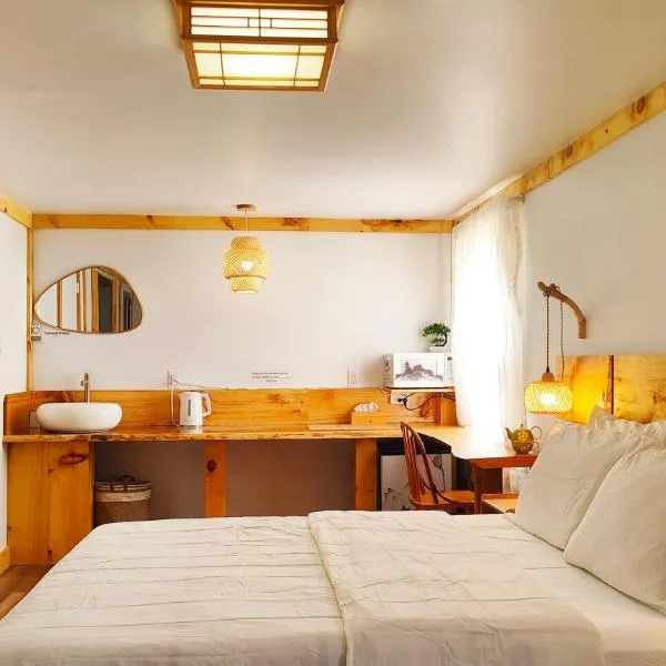 Private little Zen guestroom free parking, hotel i Lower Sackville