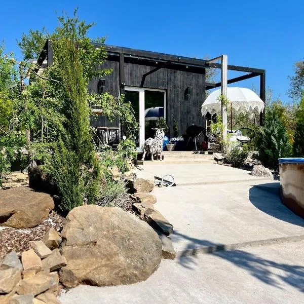 Garden Residence - The Nest, hotel v destinaci Drahobudice