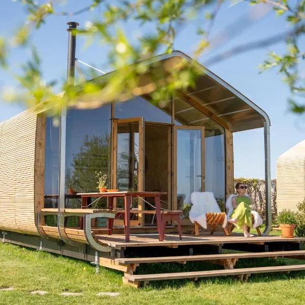 Luxe Wikkelhouse met hottub 'Dompel', hotel in Hoogwoud