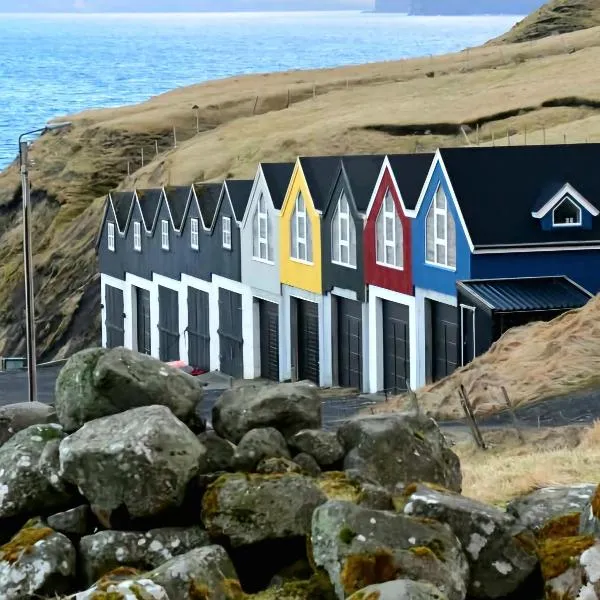 Eiðsvíkslon - The Red Boathouse by the Sea, hotel v destinaci Viðareiði