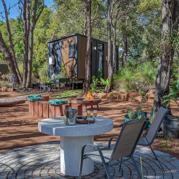 Jarrah Valley Escape by Tiny Away、Bedfordaleのホテル