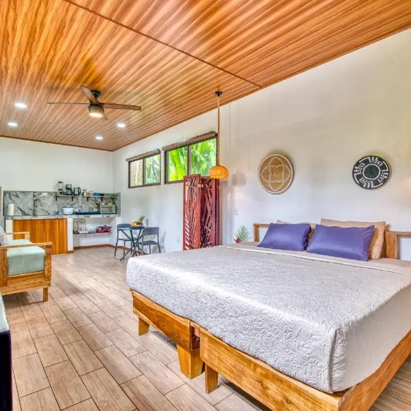 Beachfront Studio - Direct Beach Access, Fast Wifi & AC, ξενοδοχείο σε Puerto Viejo