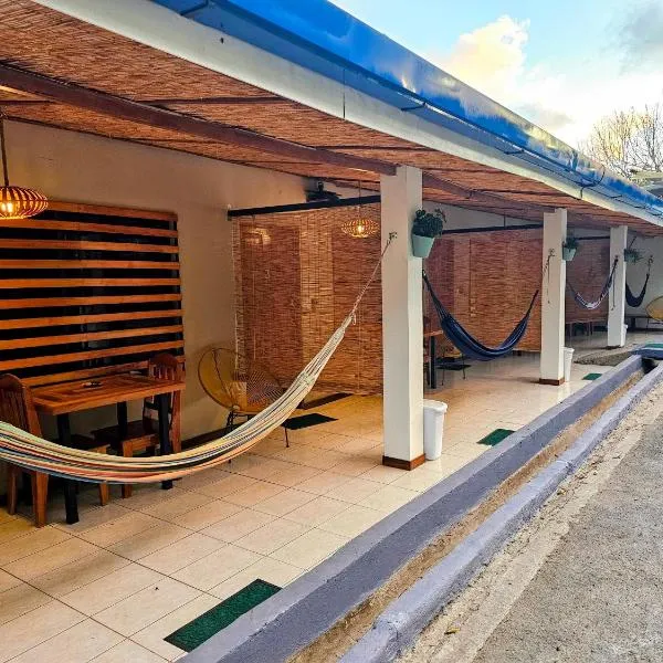 Santa Toro, private rooms close to the beach, hotel in Santa Teresa Beach