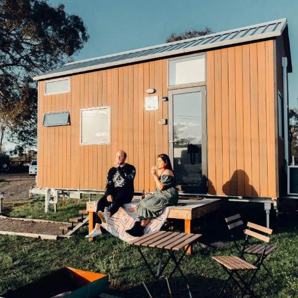 Odyssean Tiny House A by Tiny Away, hotel in Cessnock