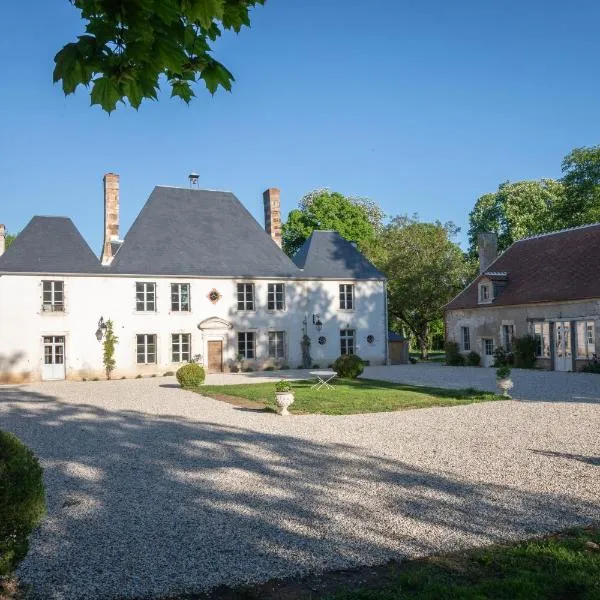Le Château du Sollier - Charme calme et confort climatisation à 5mn du peage, hotel in Bourges