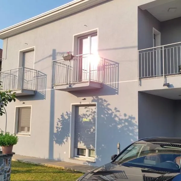 Appartamento con terrazza，位于Gazzada的酒店