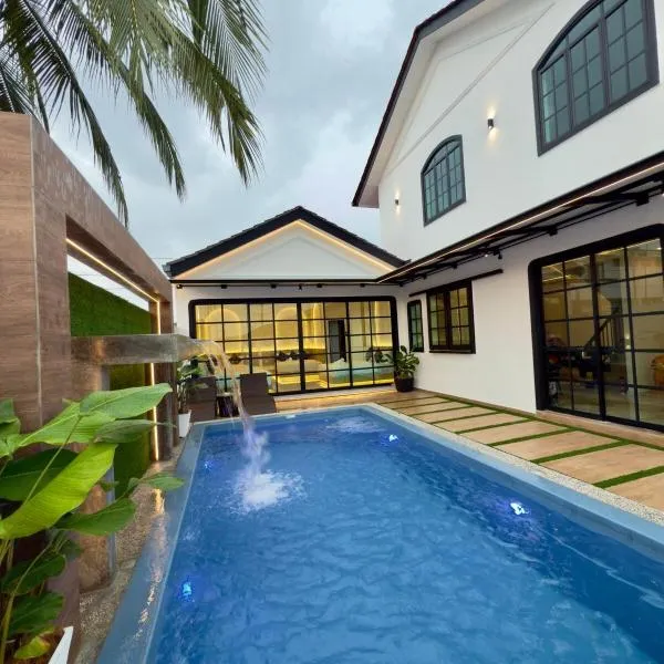 LYL Ipoh Garden Private Pool Villa-18pax 5BR，位于怡保的酒店