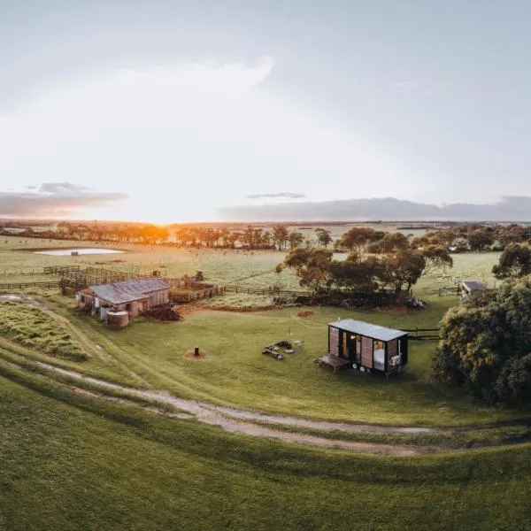 Bush Retreat 1 by Tiny Away, hotel v destinaci Alberton West