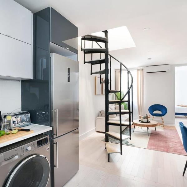78-4A 2BR Duplex with a Balcony Prime UES, New York