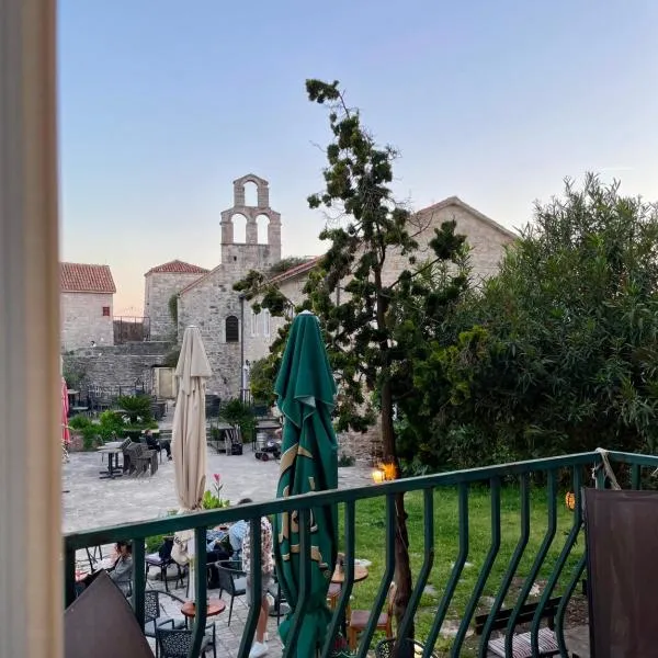 Lola of Old Town, hotel in Budva