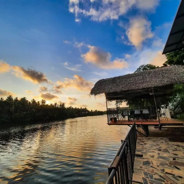 Rivershore Villas, hotell sihtkohas Wayikkal