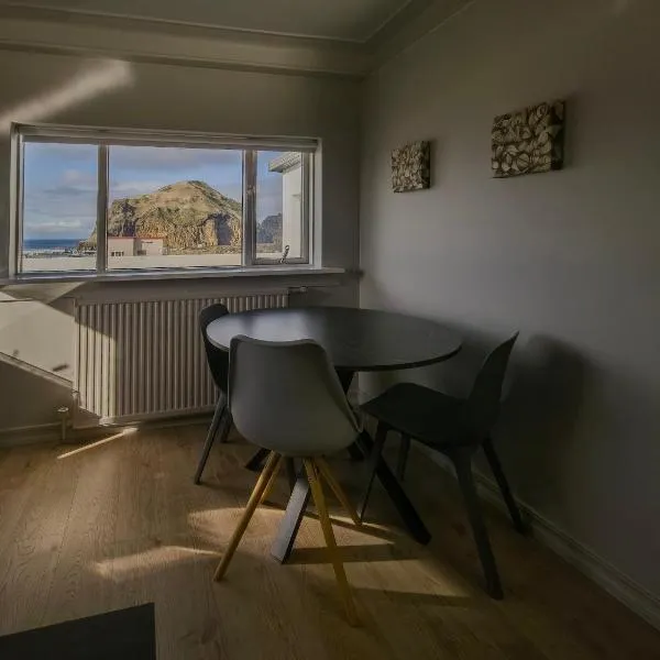 Bright flat with stunning view! – hotel w mieście Vestmannaeyjar