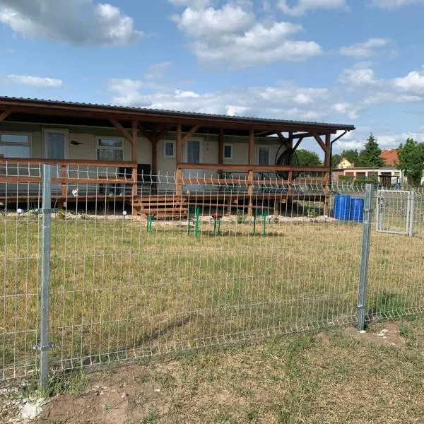 Motyl, hotel in Doba