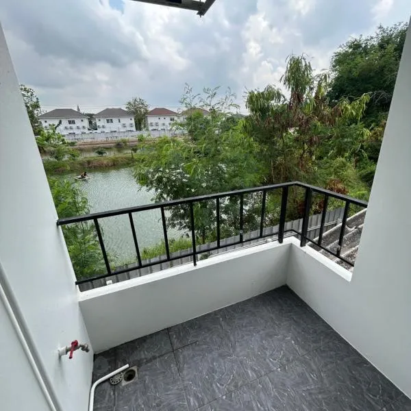 Comfy Hotels Suvarnabhumi Airport, hôtel à Samut Prakan