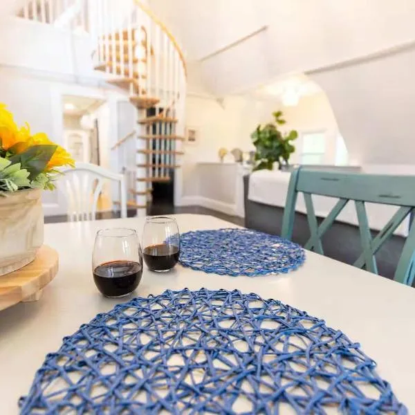 Jennifer's Loft Apartment Historic College Hill with Parking, hotel in Providence