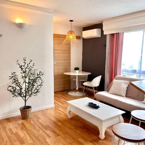 PORT DE HYERES - Appartement 40m2 - 4 personnes - place de PARKING, hotel in Hyères