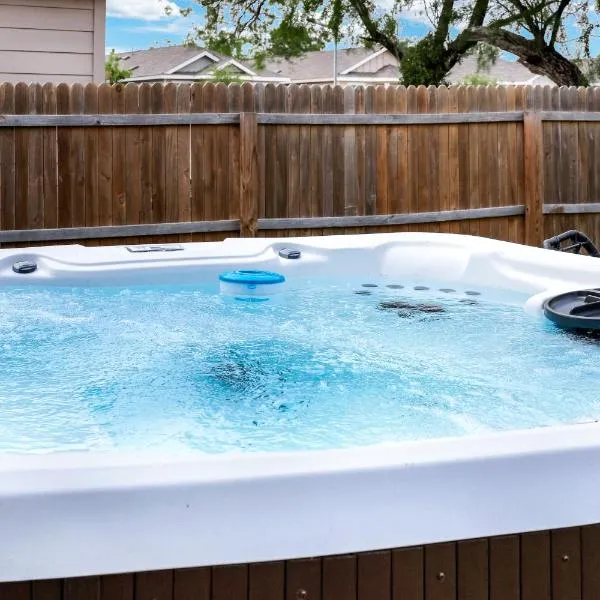 Hot Tub Getaway Nr Missions Park BBQ Yard Games、サンアントニオのホテル
