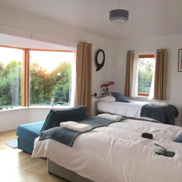 Seaview and Sunsets, Entire place, private entrance, Large Bedroom, Full kitchen and bathroom, ξενοδοχείο σε Ennistymon