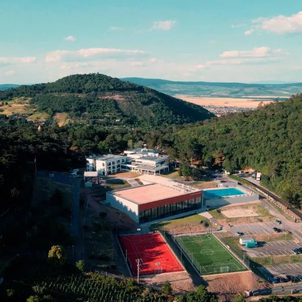 Rákóczi Hotel, Tábor és Rendezvényközpont, hotel in Sátoraljaújhely