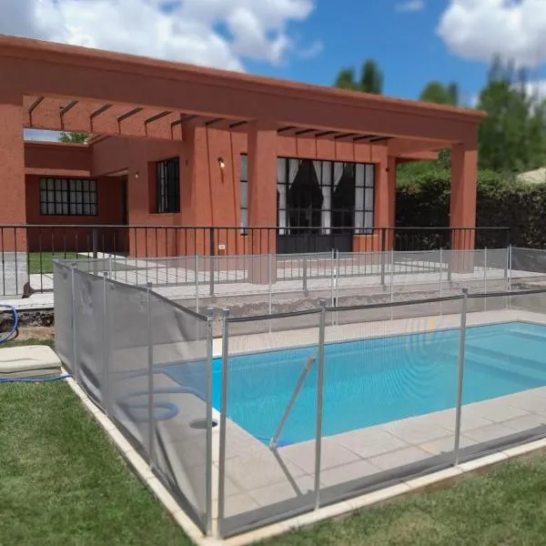 Un hogar al pie de la montaña,位于卢汉德库约的酒店