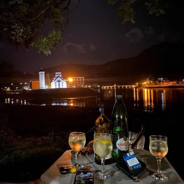 Sobe i Apartmani Svjetlana-Mladen Okuka, hotel v destinaci Višegrad