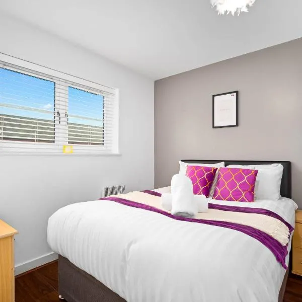 Mint drive 2 Beds With Secure Car Or Van Park w WiFi-Netflix No Deposit Required, hotel in Birmingham