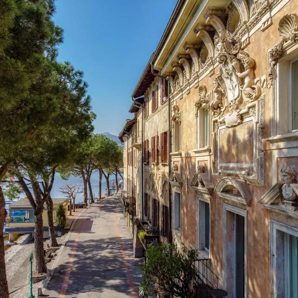 Gritti Palace Morcote - Waterfront studio with panoramic lake views - Fiordaliso, hotel v destinaci Morcote