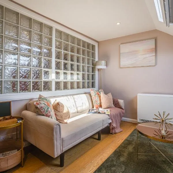 7even Clouds Oasis- Stylish Apartment Near Westfield, hotel in London