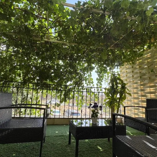 الوسام شقة كبيرة 4 غرف نوم وصالة وشرفة -بلكونة- Large apartment with 4 bedrooms, a living room and a balcony, hotell sihtkohas Taif