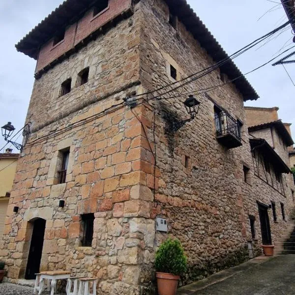 Hotel Rural TORRE DE LOS TEMPLARIOS, מלון בHerrán