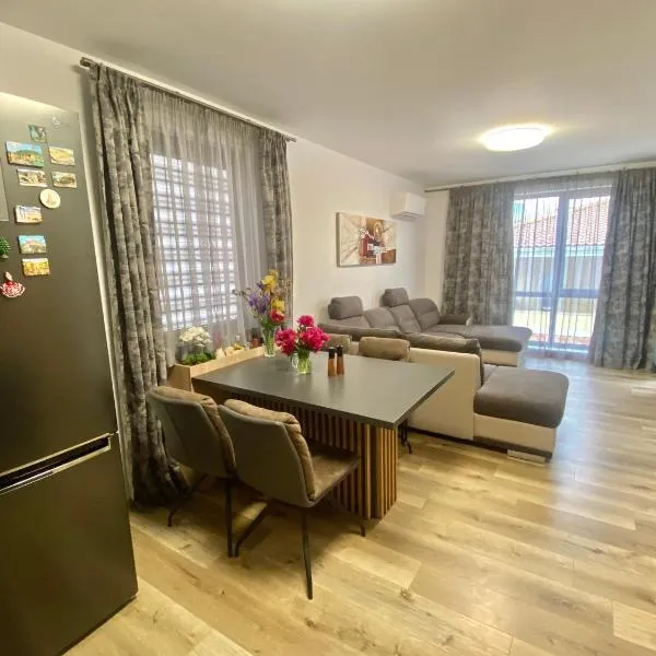 Sea Sunrise Apartment, hotel in Burgas City