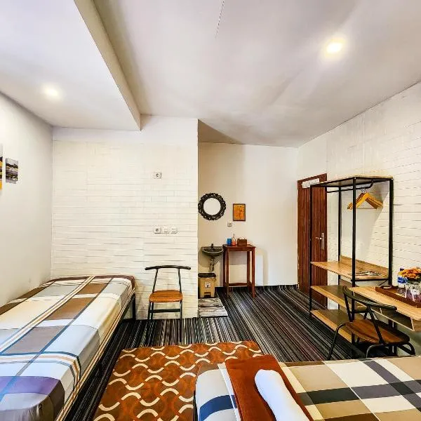 Back To Bajo Hostel Labuan Bajo, hotel v destinaci Labuan Bajo