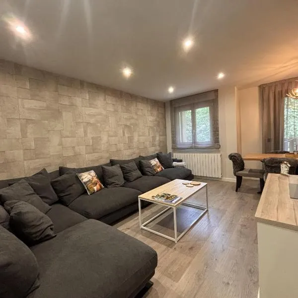 Villa Aneto - Confort moderno en el corazón de Benasque، فندق في بيناسكي