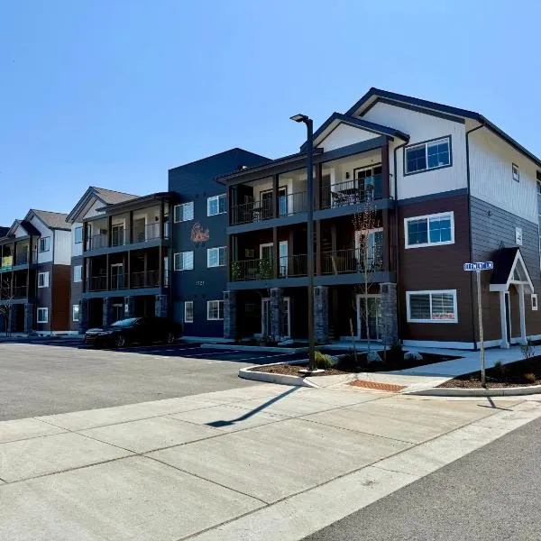 Homestead Village - Two Bedroom Condo Balcony, hotel in Sandpoint