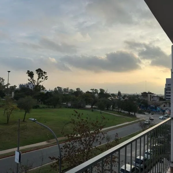 Departamento frente a la Ciudad Universitaria, hotel in Cordoba