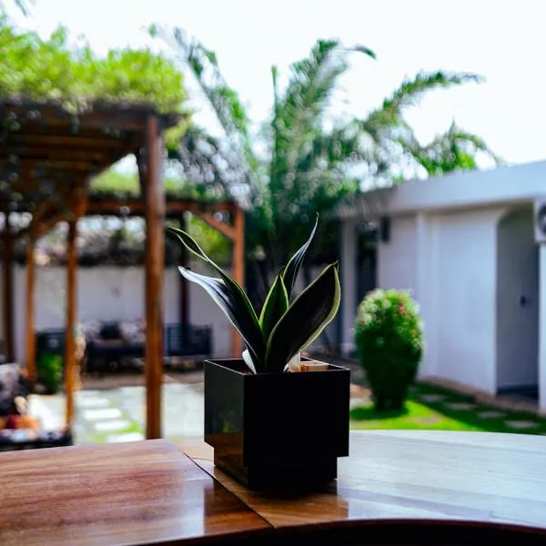 Ahomé Guest house & Lounge, ξενοδοχείο στο Λομέ