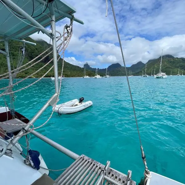 Catamaran Amaya - séjour insolite sur le lagon de Moorea, Hotel in Hauru